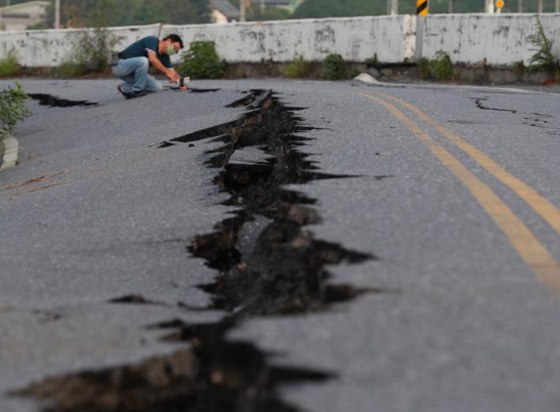 زلزال بقوة 5.8 بالقرب من جزر بابار بإندونيسيا صورة رقم 4