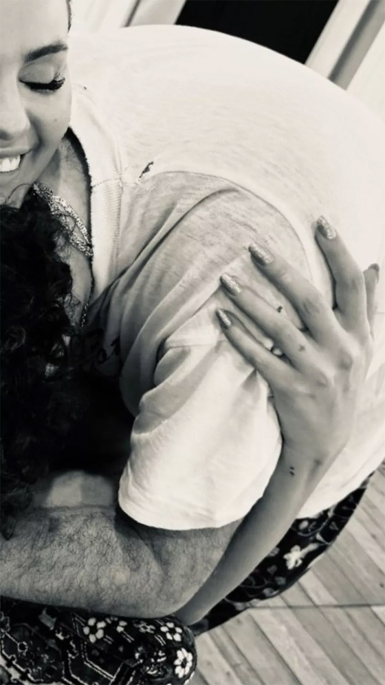 سيلينا جوميز تتجاهل هجوم جمهورها وتنشر صور جديدة مع حبيبها زير النساء! صورة رقم 6