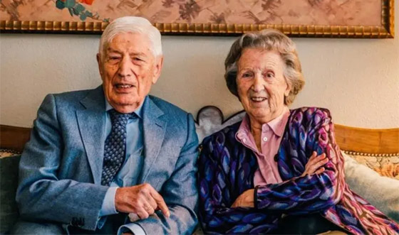 اختارا الموت يدا بيد.. وفاة رئيس الوزراء الهولندي الأسبق مع زوجته بـ(القتل الرحيم) بعد أن عاشا معا 70 عاما صورة رقم 1