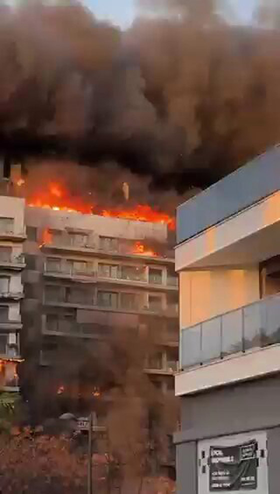 فيديو حريق يلتهم مبنى سكني بدقائق بإسبانيا.. والسكان يقفزون من الشرفات صورة رقم 2
