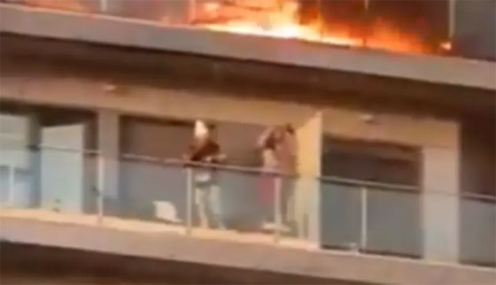 فيديو حريق يلتهم مبنى سكني بدقائق بإسبانيا.. والسكان يقفزون من الشرفات صورة رقم 11