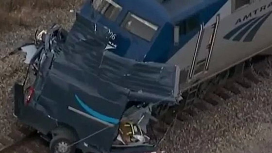 فيديو: شاحنة توصيل أمازون تنقسم لنصفين بعد حادث قطار.. هذا مصير السائق! صورة رقم 2
