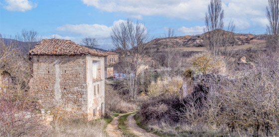 تضم 64 منزلا خاليا! زوجان يشتريان قرية إسبانية مهجورة، وهذا سعرها صورة رقم 9