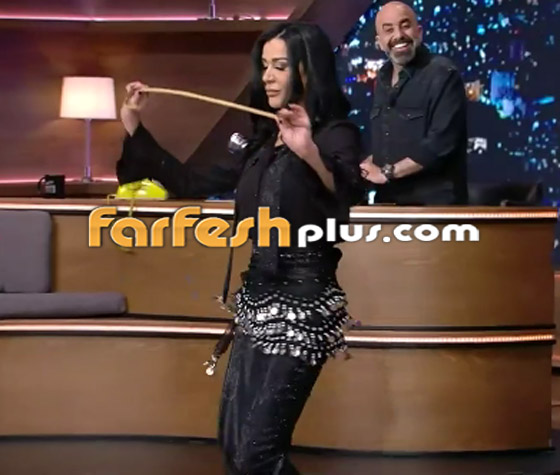 نادين الراسي ترقص لهشام حداد وتقول: أنا أفضل من نادين نجيم، ولو! فيديو صورة رقم 1