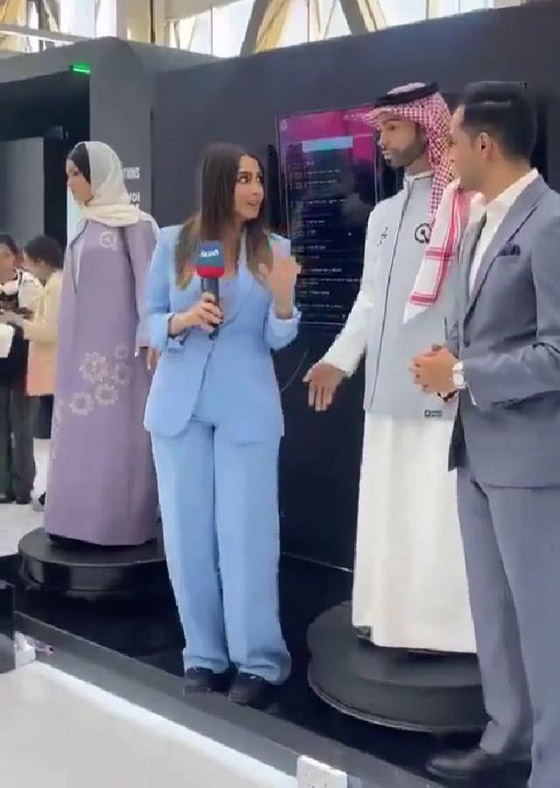 أول روبوت سعودي يتحرش بالمذيعة ويصيبها بالذهول على الهواء (فيديو) صورة رقم 4