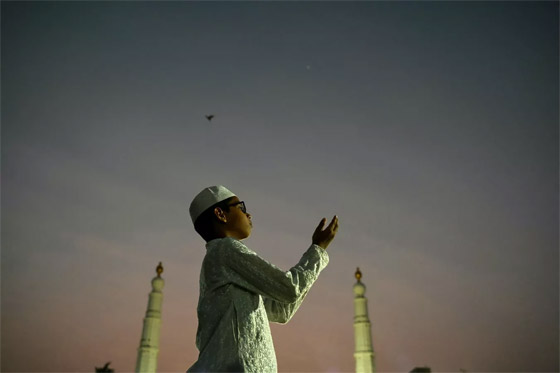 بالصور: مظاهر استقبال أول أيام شهر رمضان حول العالم صورة رقم 9