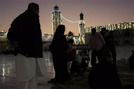 بالصور: مظاهر استقبال أول أيام شهر رمضان حول العالم صورة رقم 11