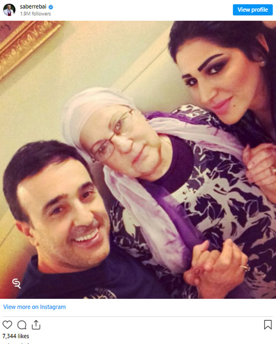 صابر الرباعى يُفاجئ متابعيه في عيد ميلاده وبنشر صورة والدته مع زوجته فاتنة الجمال صورة رقم 1