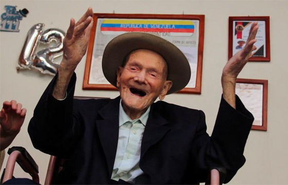 قبل أيام من عيد ميلاده.. وفاة أكبر رجل في العالم عن عمر يناهز 115 سنة صورة رقم 8