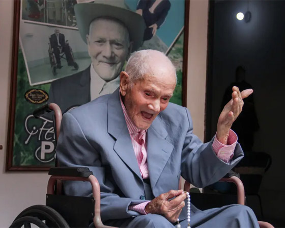قبل أيام من عيد ميلاده.. وفاة أكبر رجل في العالم عن عمر يناهز 115 سنة صورة رقم 9
