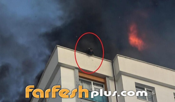 رجل إطفاء تركي يخلص نفسه من نيران حاصرته على سطح بناية (فيديو) صورة رقم 1