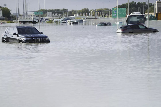 صور تظهر انحسار مياه الأمطار الغزيرة في دبي صورة رقم 8