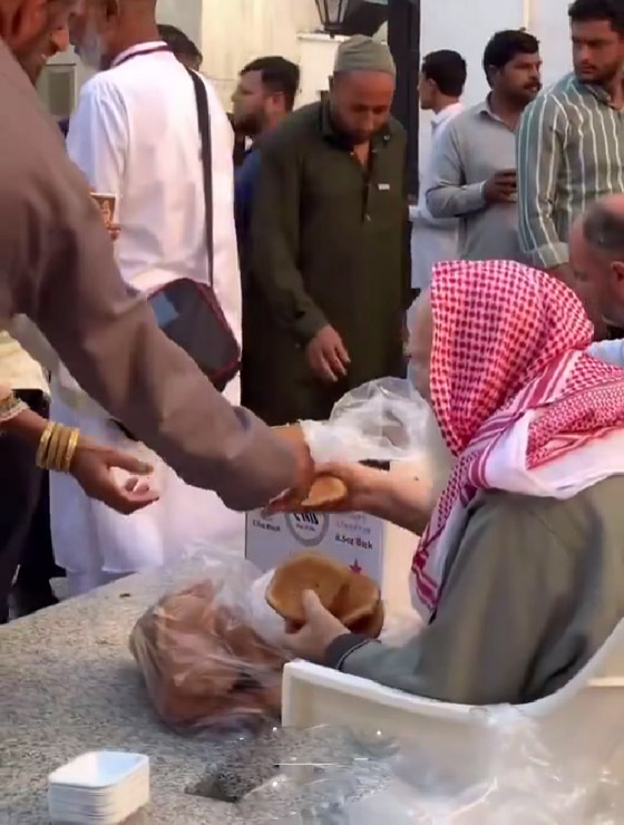 وفاة السوري (أبو السباع) مُطعم زوار المسجد النبوي بالمجان لـ40 عاما صورة رقم 11