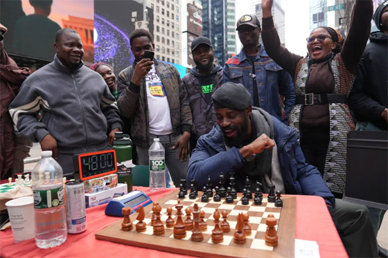 رقم قياسي جديد.. بطل نيجيري يلعب الشطرنج 58 ساعة متواصلة صورة رقم 4