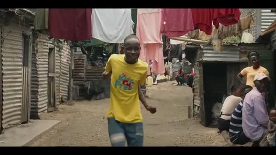فيديو: حكيم يطرح كليب اغنية (أونانانا) مع فرقة الأطفال الأوغندية (ماساكا) صورة رقم 4