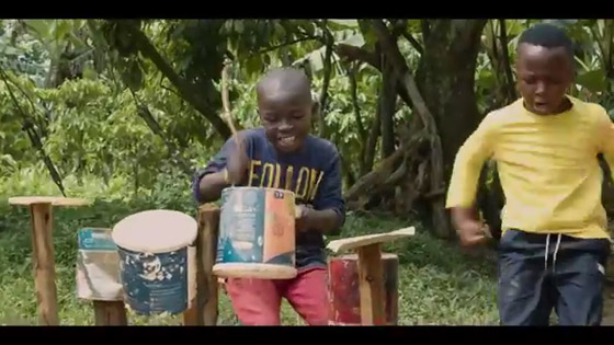 فيديو: حكيم يطرح كليب اغنية (أونانانا) مع فرقة الأطفال الأوغندية (ماساكا) صورة رقم 7