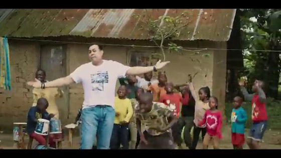 فيديو: حكيم يطرح كليب اغنية (أونانانا) مع فرقة الأطفال الأوغندية (ماساكا) صورة رقم 8