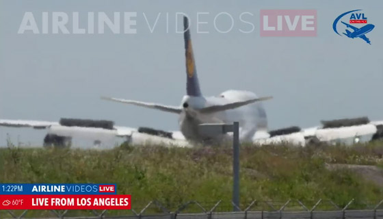 فيديو: طائرة ضخمة تصطدم بمدرج عند هبوطها.. وترتد عاليا! صورة رقم 5