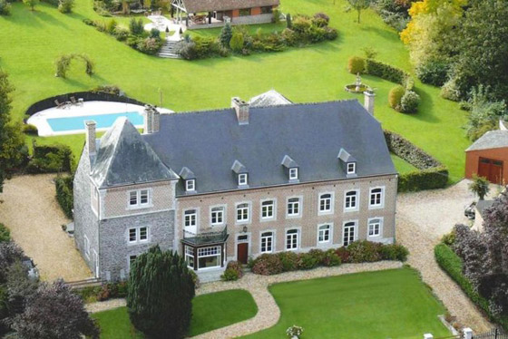 فيديو: قصر أثري في بلجيكا معروض للبيع مقابل 10 يورو فقط صورة رقم 1