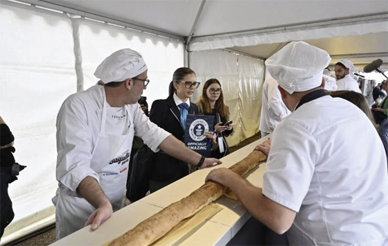 فرنسا تتفوق على إيطاليا وتحقق رقما قياسيا بأطول رغيف خبز في العالم صورة رقم 11