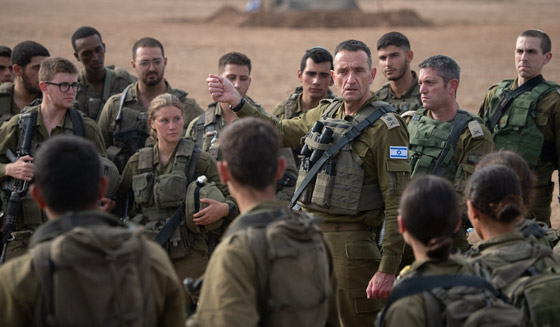 رئيس أركان الجيش الإسرائيلي: أنا من أرسلت أبناءكم ليموتوا في المعركة صورة رقم 1