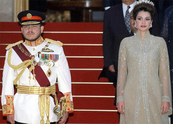 25 عاما على تتويج الملك عبدالله.. كيف اختارت الملكة رانيا إطلالتها لهذه المناسبة؟ صورة رقم 4