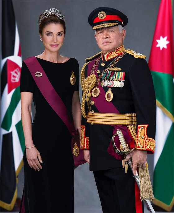 25 عاما على تتويج الملك عبدالله.. كيف اختارت الملكة رانيا إطلالتها لهذه المناسبة؟ صورة رقم 2