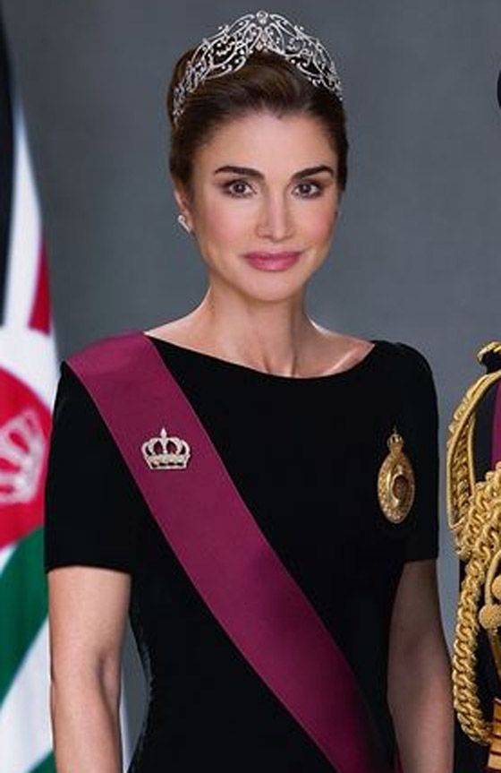 25 عاما على تتويج الملك عبدالله.. كيف اختارت الملكة رانيا إطلالتها لهذه المناسبة؟ صورة رقم 3