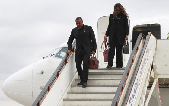 طائرة تقل نائب رئيس دولة مالاوي تختفي بالغابات وفيها 9 آخرين! فيديو صورة رقم 3