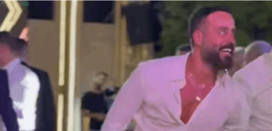 فيديو سعد رمضان (يدبك) بمهارة في أحد الأعراس وينال إعجاب الجمهور صورة رقم 2