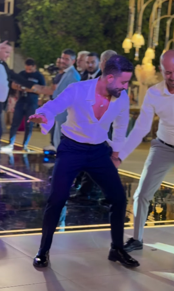 فيديو سعد رمضان (يدبك) بمهارة في أحد الأعراس وينال إعجاب الجمهور صورة رقم 5