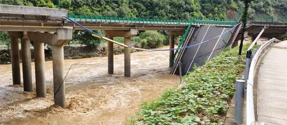 11 قتيلا وأكثر من 30 مفقودا بانهيار جسر في الصين بسبب الأمطار صورة رقم 8