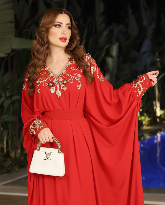 نسرين طافش في أحدث ظهور تتألق بالقفطان الأحمر بعد زواجها صورة رقم 1