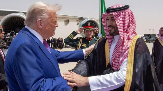 ترامب يتوقع الحصول على 4 تريليونات دولار من جولته الخليجية، ويقترح تسمية غزة 
