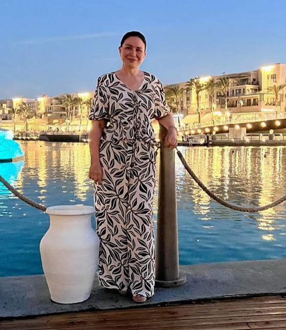 إلهام شاهين وصديقاتها سوزان نجم الدين، إيناس الدغيدي وبوسي شلبي في العيد على الشاطئ صورة رقم 2