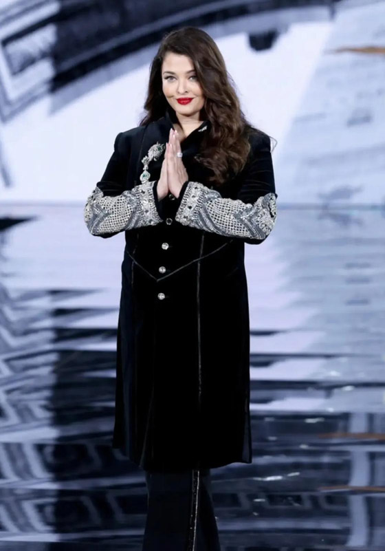 من ياسمين صبري إلى آيشواريا راي إلى كيندال جينر.. إطلالات النجمات بعرض لوريال باريس صورة رقم 3