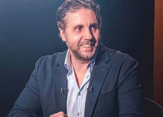 فتاة مصابة بالسرطان تًُفاجَأ بزيارة من الفنان المصري هشام ماجد.. كيف كان رد فعلها؟  صورة رقم 4