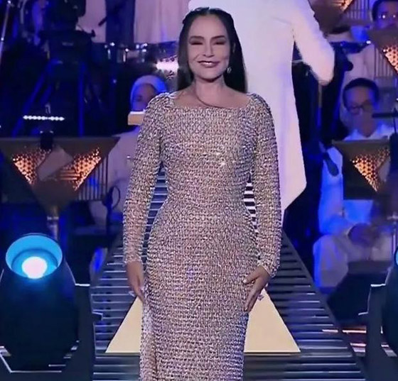 إطلالة أسطورية بعد غياب طويل لـ شريهان من إيلي صعب بافتتاح المتحف المصري الكبير صورة رقم 4 إطلالة أسطورية بعد غياب طويل لـ شريهان من إيلي صعب بافتتاح المتحف المصري الكبير صورة رقم 4