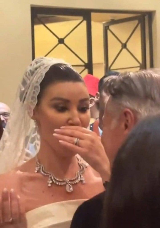 لقطات من حفل زفاف الفنانة أروى جودة برجل أعمال إيطالي صورة رقم 2 لقطات من حفل زفاف الفنانة أروى جودة برجل أعمال إيطالي صورة رقم 2