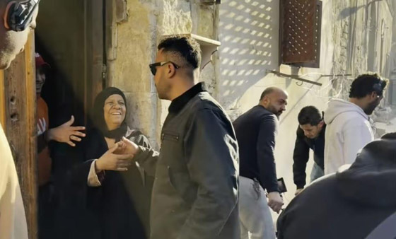 مسلسلات رمضان 2026: محمد إمام يفاجئ عائلة مصرية ويزورهم أثناء تصوير الكينج: كانوا مصممين اتغدى عندهم! صورة رقم 5