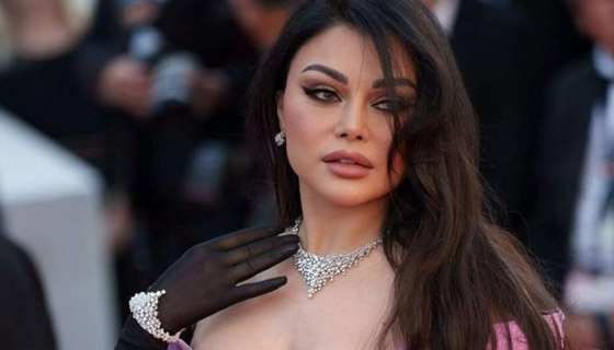هيفاء وهبي تفاجئ الجمهور وتطلب من مصمم الأزياء ان يقصّ فستانها على المسرح صورة رقم 6