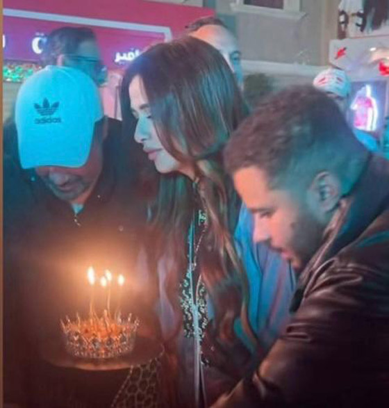 مسلسلات رمضان 2026: رقص ياسمين عبد العزيز في عيد ميلادها مع عمرو محمود ياسين وطاقم مسلسل ( وننسى اللي كان) صورة رقم 2