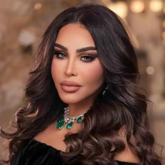 أحلام تحتفل بعيد ميلادها الـ 58 باطلالة فاخرة، مجوهرات فخمة، وقوالب كعك وشموع وورود.. صورة رقم 3 أحلام تحتفل بعيد ميلادها الـ 58 باطلالة فاخرة، مجوهرات فخمة، وقوالب كعك وشموع وورود.. صورة رقم 3