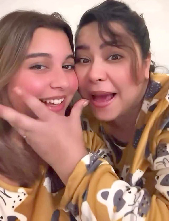 ظهور مفاجئ للنجمة شيرين عبد الوهاب مع ابنتها يسعد جمهورها ويبدد شائعات تدهور صحتها صورة رقم 1