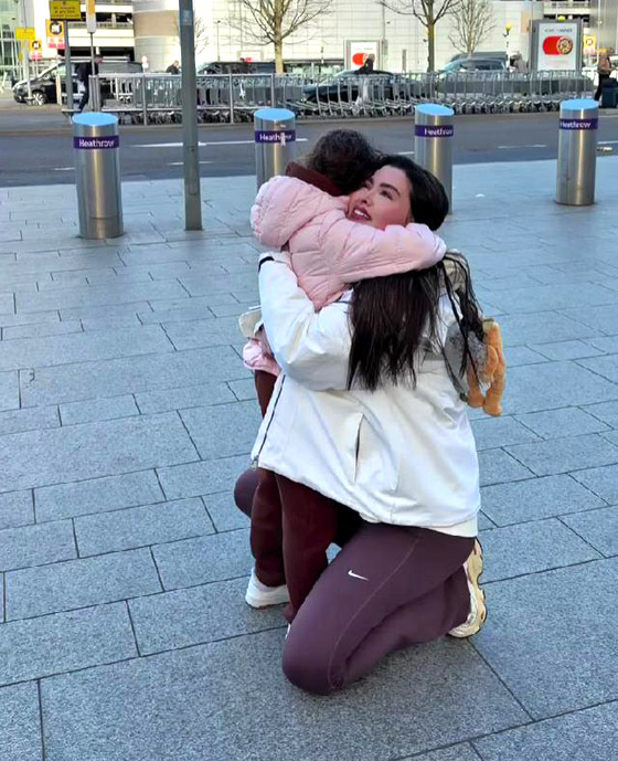 الفنانة الكويتية روان بن حسين تلتقي مع طفلتها فور خروجها من السجن بعد غياب سنة وشهر صورة رقم 2