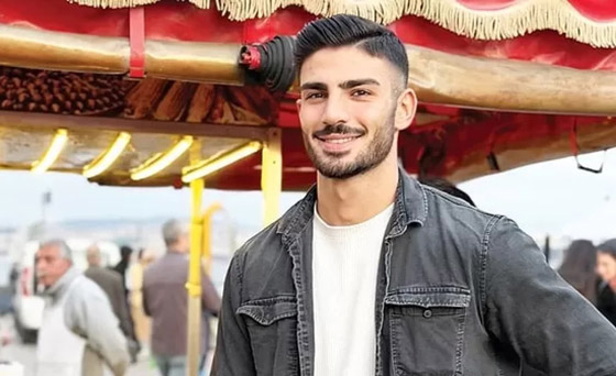 شهرة (بائع الذرة الوسيم) تخطت حدود تركيا: السياح يأتون من مختلف دول العالم خصيصا لرؤيته! صورة رقم 3 شهرة (بائع الذرة الوسيم) تخطت حدود تركيا: السياح يأتون من مختلف دول العالم خصيصا لرؤيته! صورة رقم 3