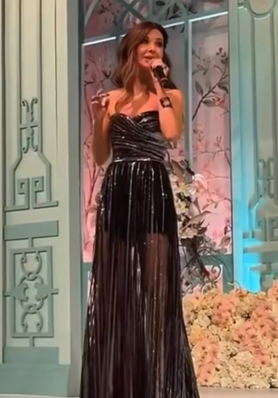نانسي عجرم تحيي حفل زفاف ابن الفنان محمد عبده وتتألق بفستان اسودا شفاف من إيلي صعب  صورة رقم 4
