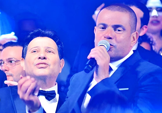 رد فعل طريف ومضحك لـ هاني شاكر حين أخطأت المذيعة وقدّمته على أنه (عمرو دياب)! وكيف نعاه الهضبة؟ صورة رقم 1 رد فعل طريف ومضحك لـ هاني شاكر حين أخطأت المذيعة وقدّمته على أنه (عمرو دياب)! وكيف نعاه الهضبة؟ صورة رقم 1