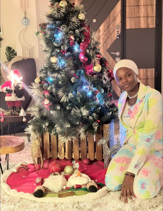 القبض على خادمة الفنانة منة فضالي لسرقة مشغولات ذهبية وساعات يد وحقائب ثمينة صورة رقم 1