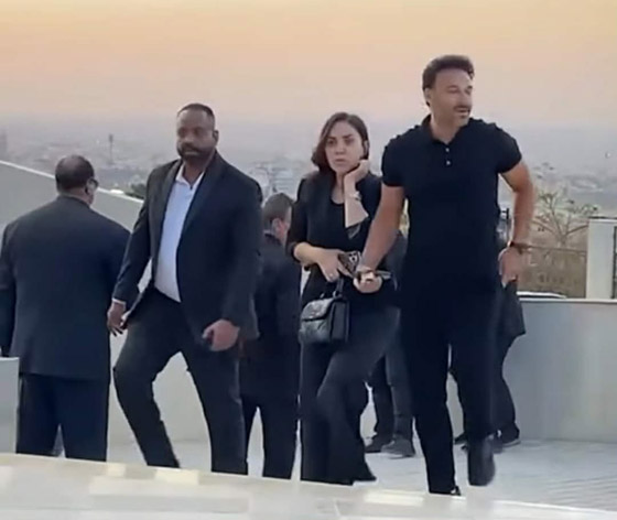 النجوم في عزاء هاني شاكر: تامر حسني، يسرا، دنيا وإيمي سمير غانم، حسبن فهمي، هيفاء وهبي، أنغام، ولبلبة صورة رقم 15 النجوم في عزاء هاني شاكر: تامر حسني، يسرا، دنيا وإيمي سمير غانم، حسبن فهمي، هيفاء وهبي، أنغام، ولبلبة صورة رقم 15